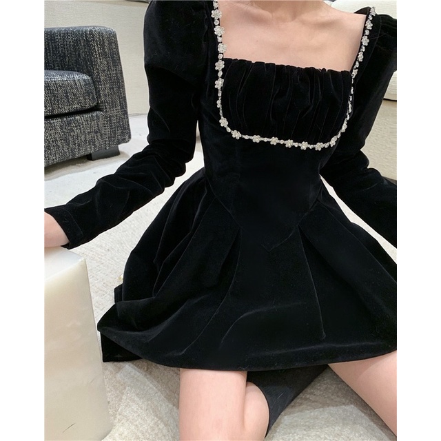 Đầm nhung bigsize cổ vuông viền hoa dáng xoè