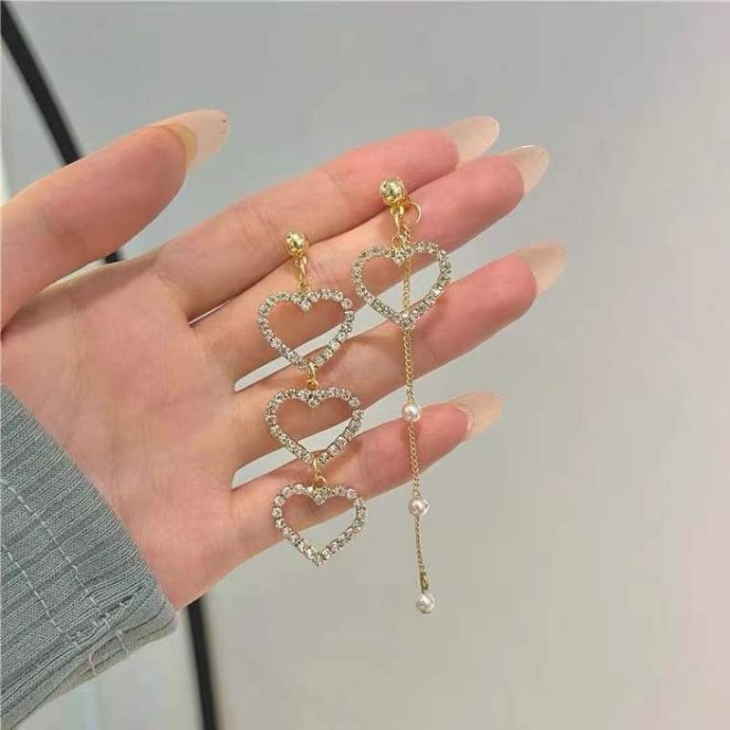 Đôi Bông Tai Dáng Dài Họa Tiết Trái Tim Thời Trang Cho Nữ