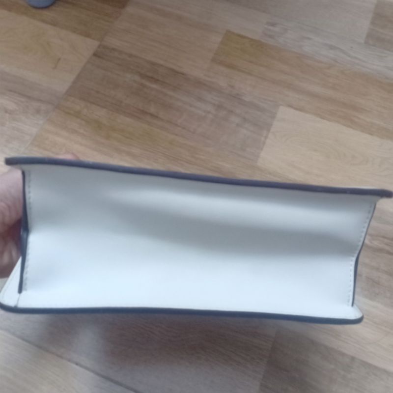 Pass túi như hình