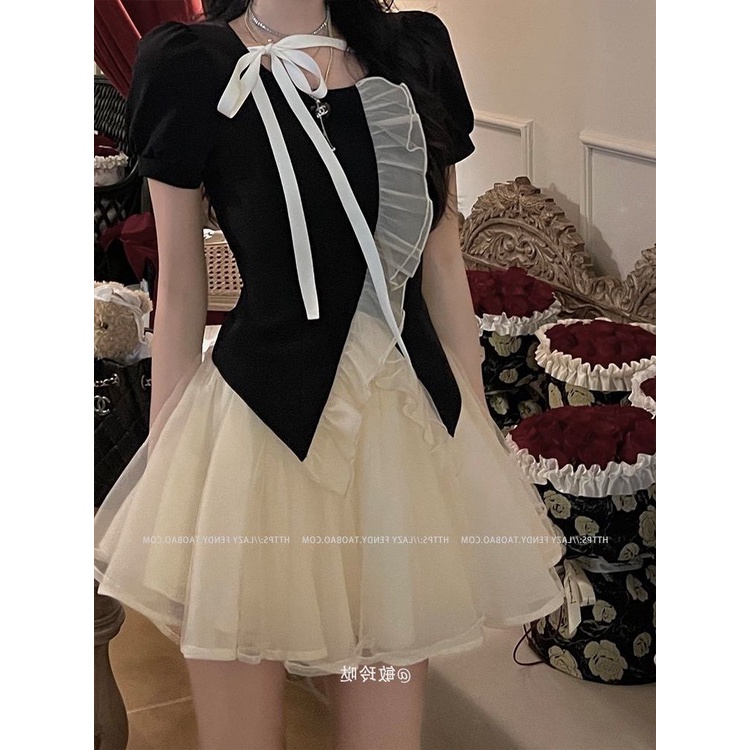 French low-key daughter designer in summer, young lady's temperament shows thin coat, dream high-waist gauze dress, two sets of women.