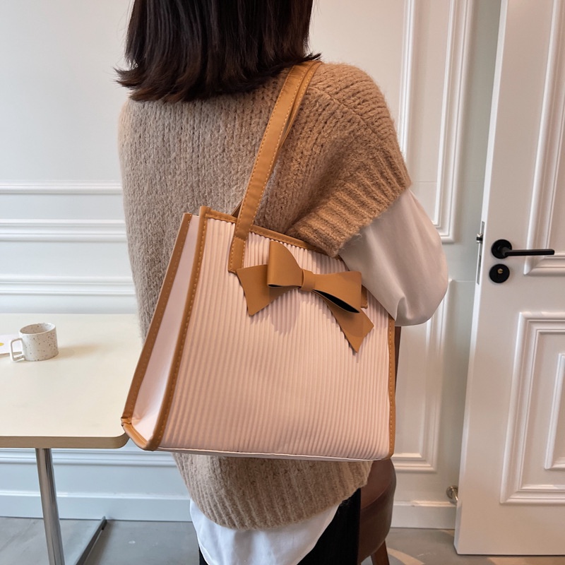 Túi đeo vai thời trang mùa thu cho nữ 2021