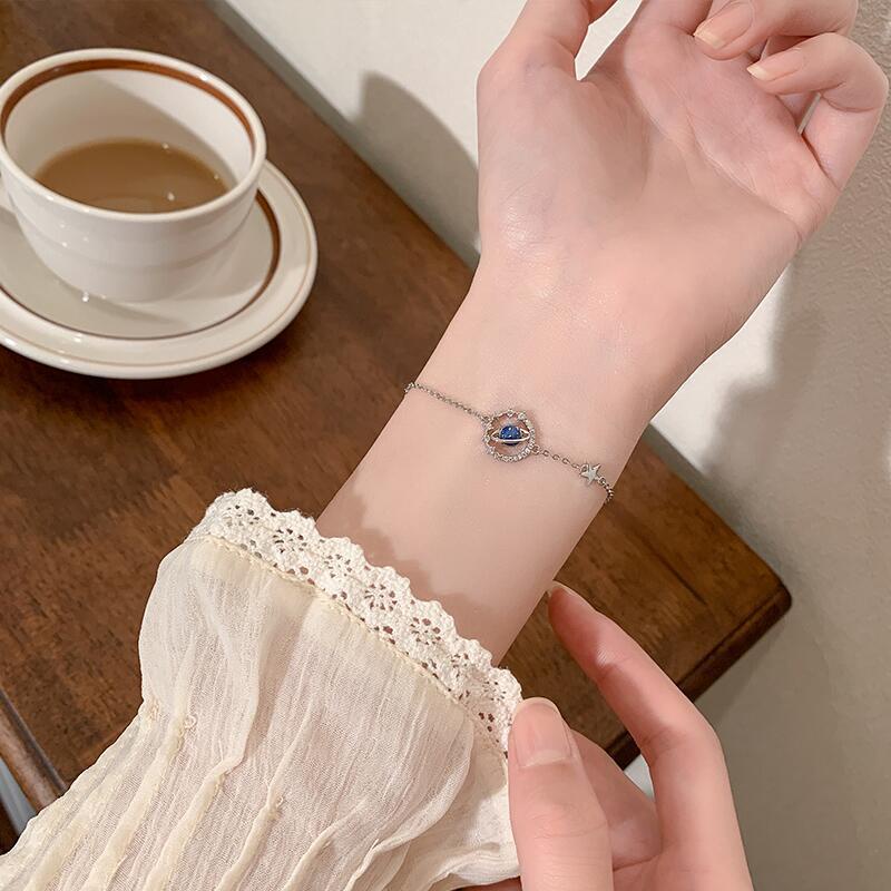 Vòng Đeo Tay Hình Hành Tinh Màu Xanh Dương Phong Cách Sang Trọng Đơn Giản Dành Cho Bạn Gái