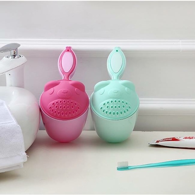 Cốc gội tắm đa năng cho bé