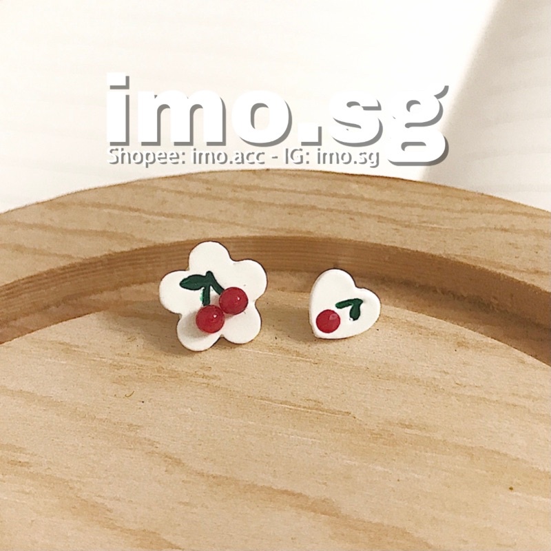 Bông tai cherry nổi đỏ hoa tim trắng mini imo.sg bất đối xứng xinh xắn dễ thương món quà nhỏ phong cách hàn ulzzang