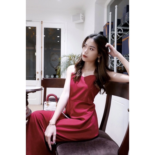 Pass váy 2 dây đỏ hở lưng (Ảnh đầu mình mặc)