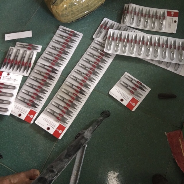 KÉO BẤM INOX TỈA LÔNG GÀ VÀ CẮT TAI TRÍCH GÀ, SIÊU BÉN, BỀN, KHÔNG RỈ SÉT