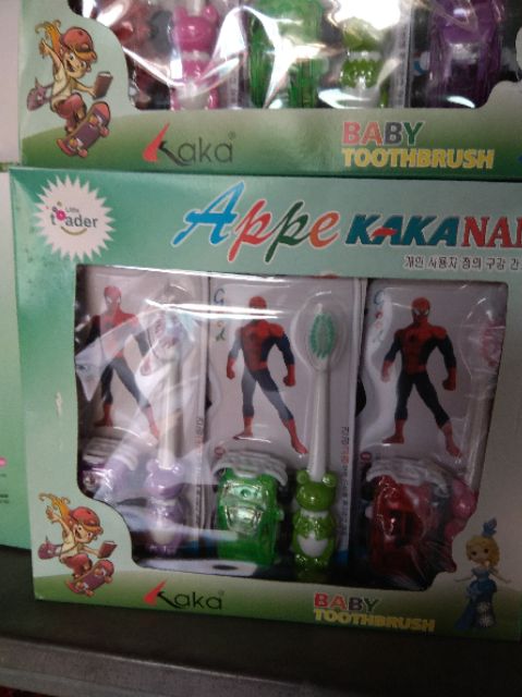 1 hộp bàn chải trẻ em đẹp ( 12 cây)