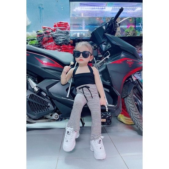 Set Áo Yếm Quần Kẻ Sọc Bé Gái