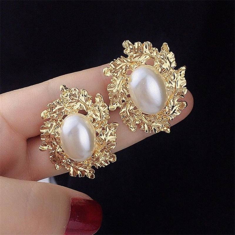 Đôi Khuyên Tai Mạ Vàng Đính Ngọc Trai Giả Xinh Xắn Cho Nữ