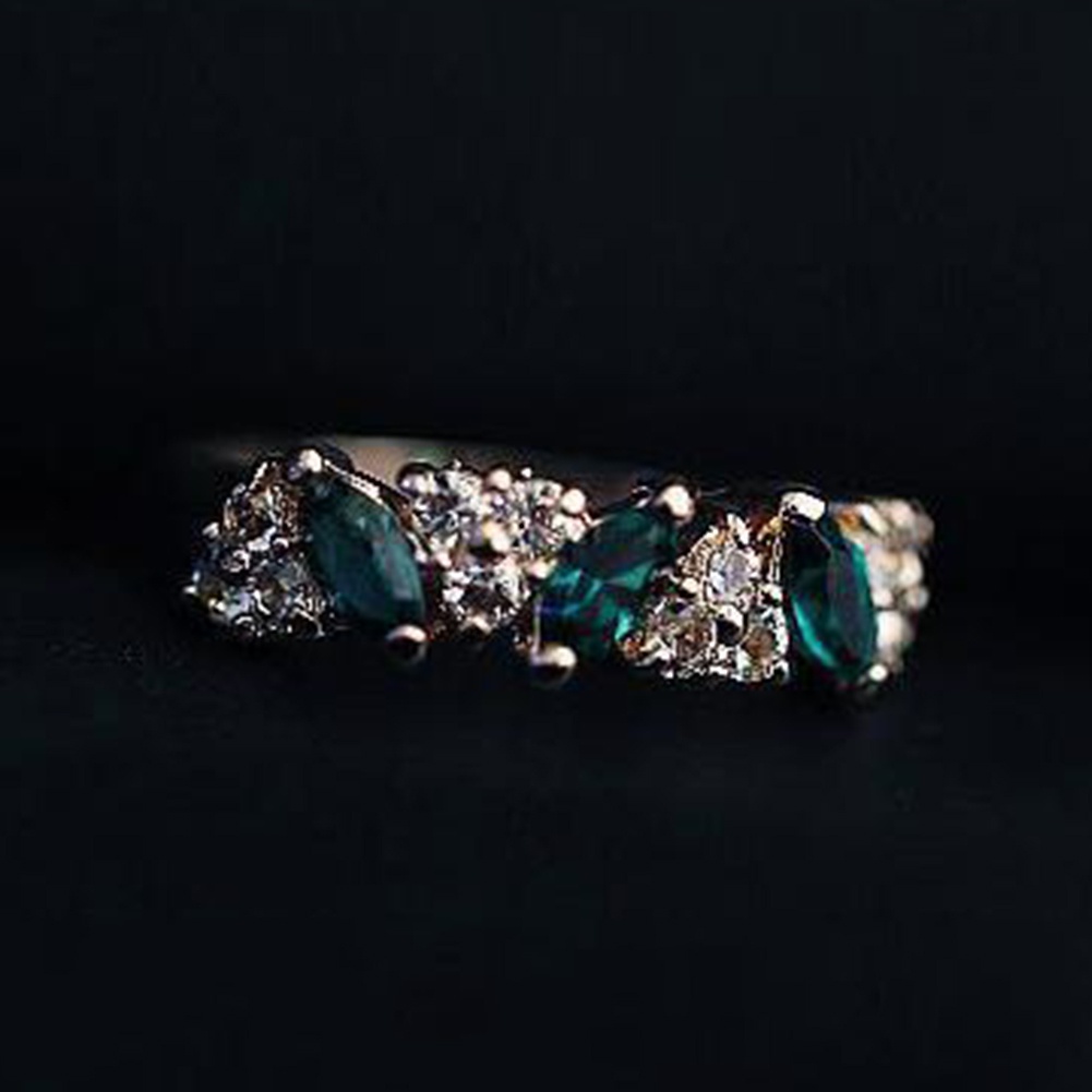 Nhẫn Đính Đá Ngọc Lục Bảo Phong Cách Vintage