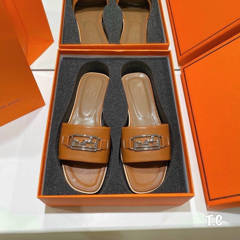 Dép lê hm khóa logo