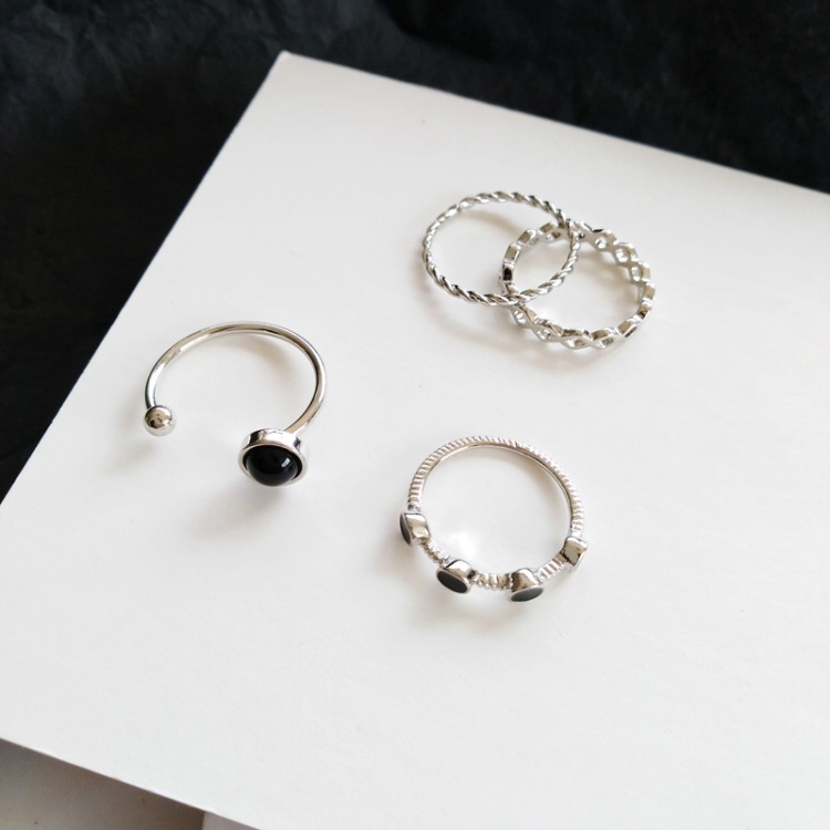 Bộ 4 chiếc nhẫn màu đen thiết kế đơn giản 22565