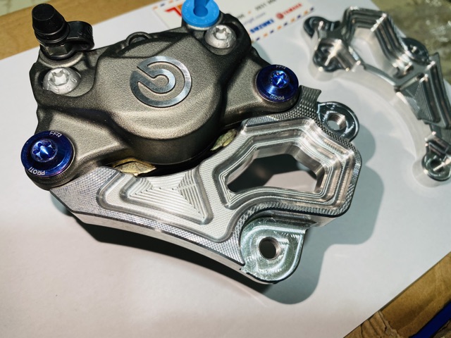 Pát heo brembo CNC 3D TTR Suzuki Satria Raider Fi