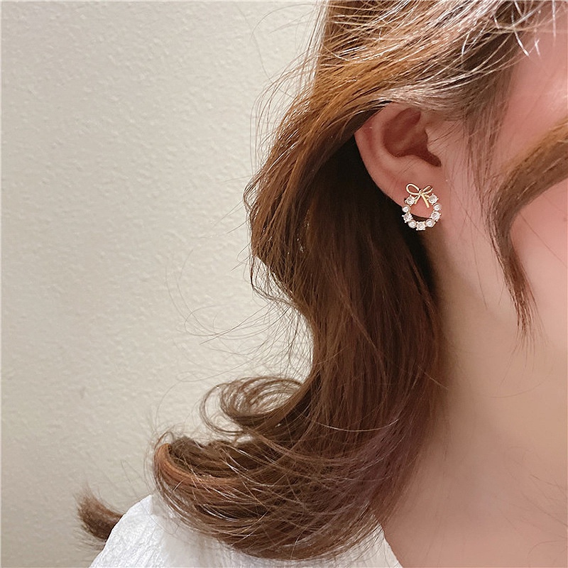 Khuyên tai nơ đính ngọc trai phong cách Hàn quốc