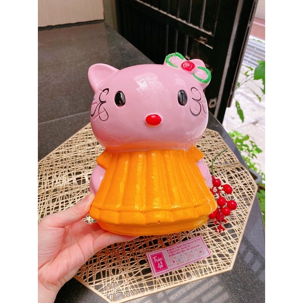 (23x16x18cm) Heo đất Kitty mặc đầm, sơn bóng và vẽ tay sắc nét. Hàng có sẵn ship hỏa tốc HCM