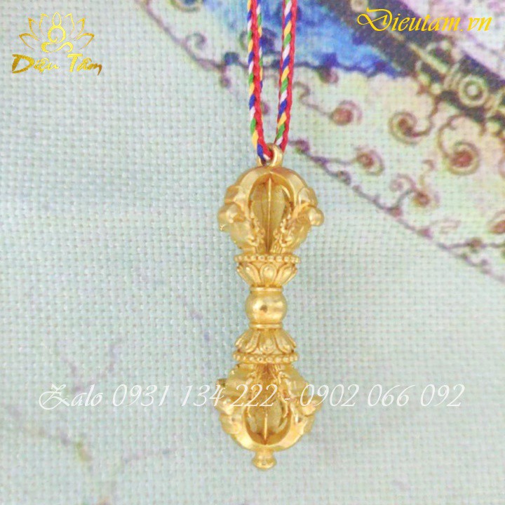 Mặt dây chùy kim cang đeo có kèm dây chỉ ngũ sắc có hộp