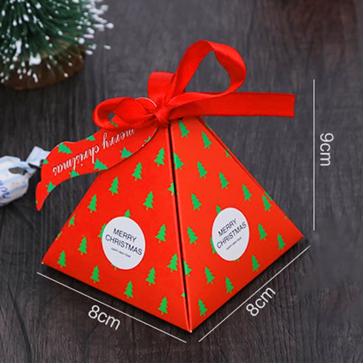 Hộp quà Giáng sinh, Hộp quà Noel đựng kẹo hình kim tự tháp phối ruy băng và tag xinh xắn lạ mắt Baby-S – SG003