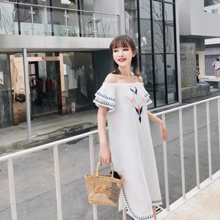 Váy trắng thổ cẩm