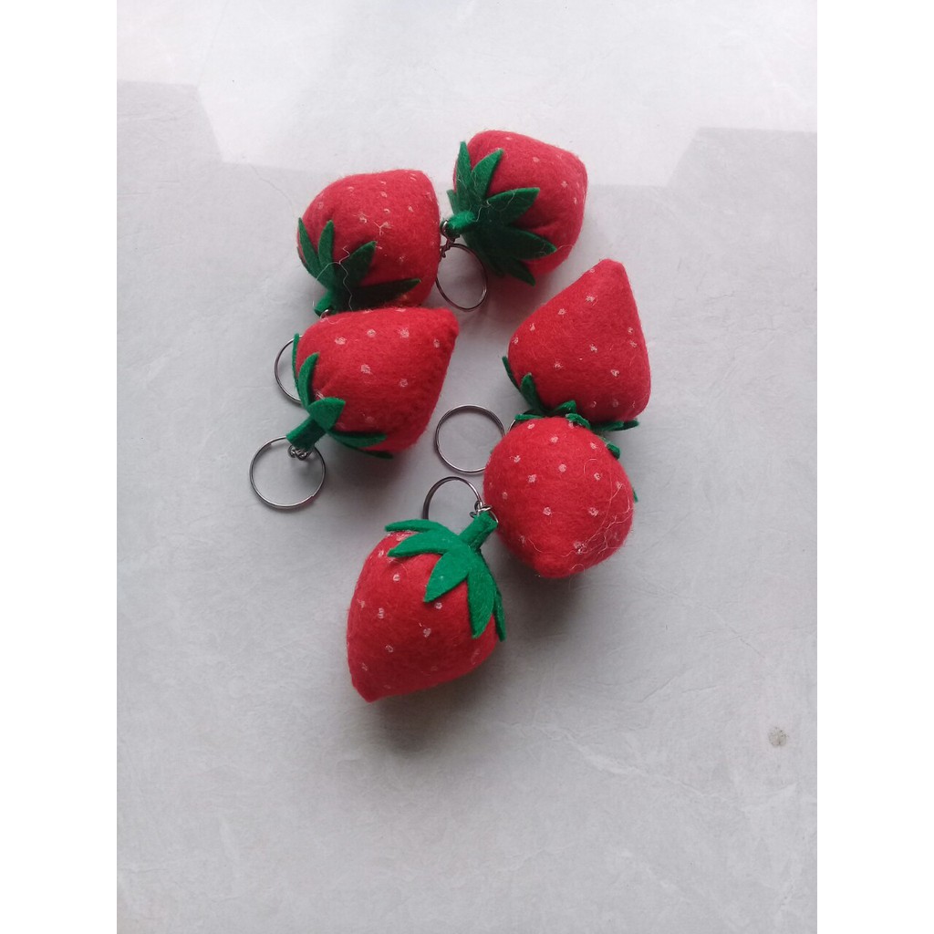 MÓC KHÓA QUẢ DÂU HANDMADE