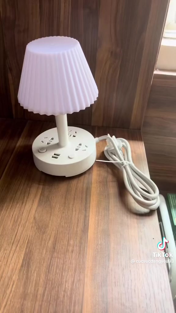 Đèn ngủ để bàn 3 chế độ sáng tích hợp ổ cắm điện đa năng có cổng sạc USB | BigBuy360 - bigbuy360.vn