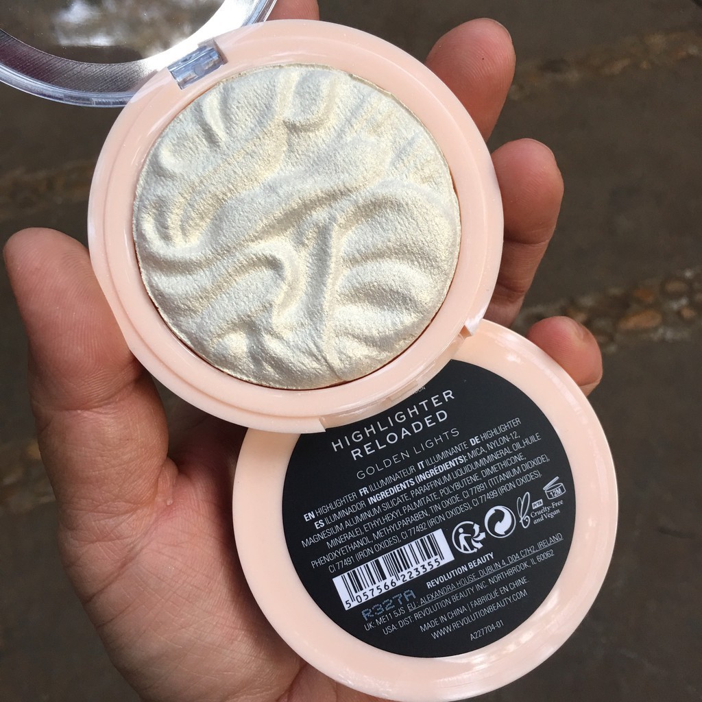 Phấn bắt sáng Revolution Higligher Reloaded 10g chất phấn mịn, màu sáng giúp gương mặt thu hút - HONGS BEAUTY