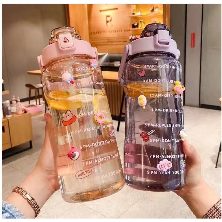 Bình Nước 2L Cute Có Ống Hút Vạch Báo Giờ Uống Nước Bình Nước Tập Thể Thao 1,3 lít Sticker Dễ Thương