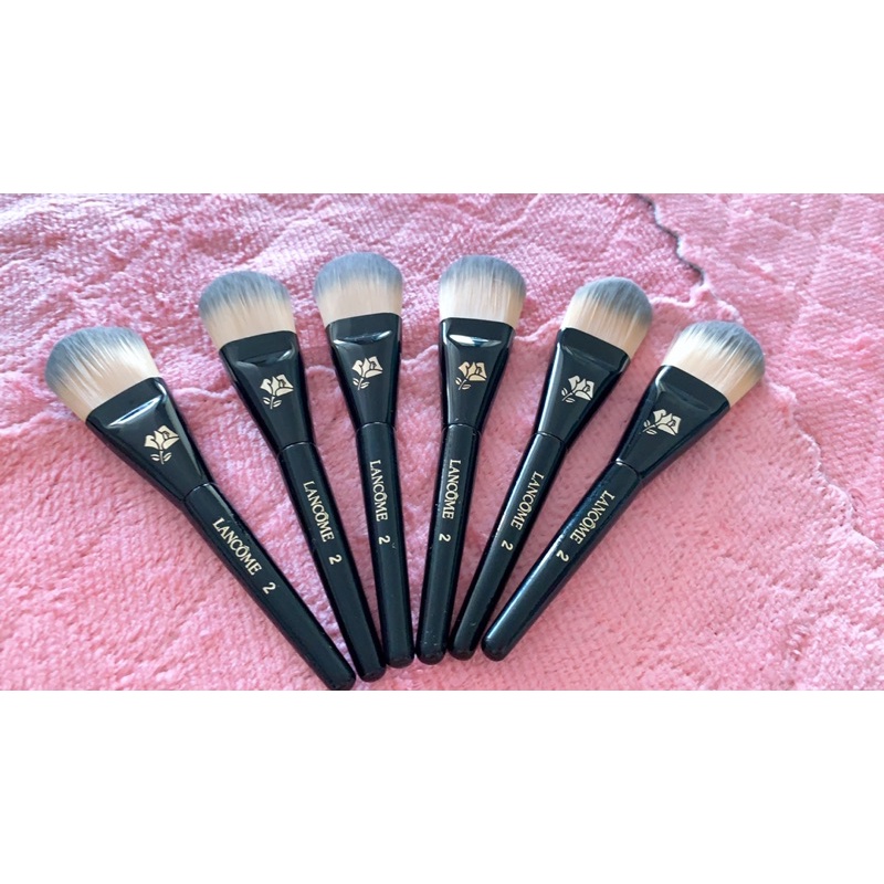 Cọ nền Lancome.