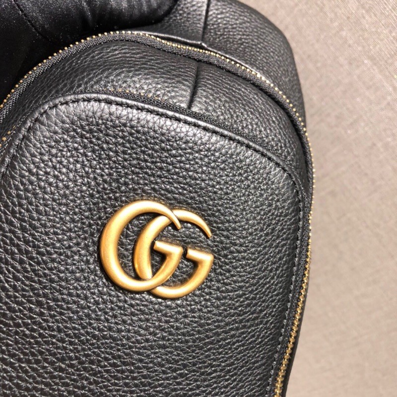 túi đeo ngực logo chữ G đôi lồng nhau kim loại mạ vàng da mềm dây đeo bằng vải gucci GC gG