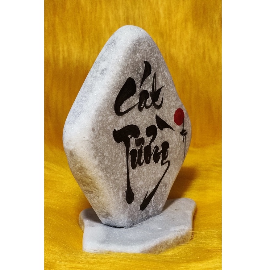 Thư pháp chữ Cát Tường viết trên đá. Kích thước: cao 12cm.