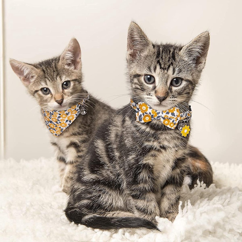 Khăn Quàng Cổ Tam Giác Họa Tiết Hoa Có Chuông Cho Thú Cưng