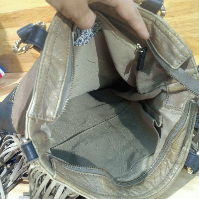 Túi xách có dây đeo chéo da thật secondhand  221208