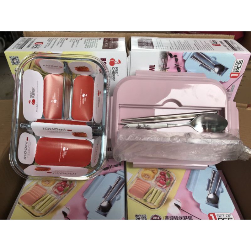 Hộp Cơm thủy tinh 3 Ngăn Kèm Đũa Thìa Inox - Giao Màu Ngẫu Nhiên | BigBuy360 - bigbuy360.vn
