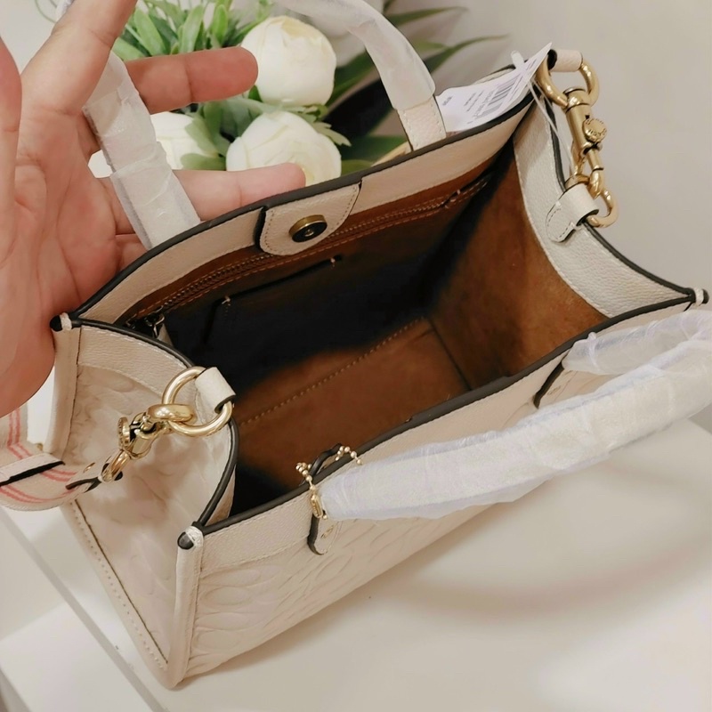 Túi Coach field tote 22 C4829