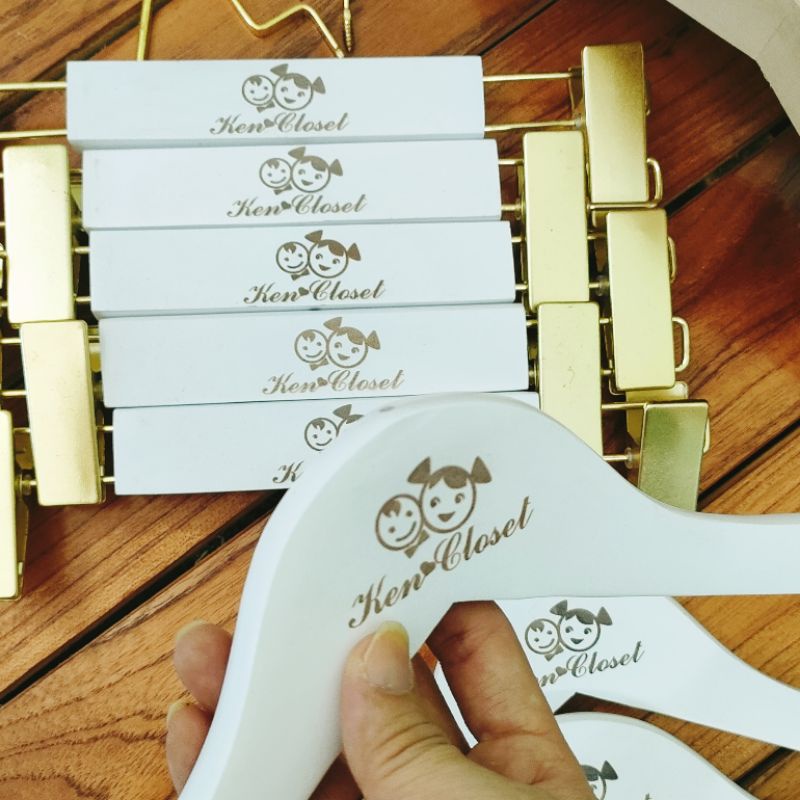 Moc treo quan ao - móc gỗ màu trắng treo quần áo trẻ em,kích thước dài 32cm,3 kiểu đầu móc