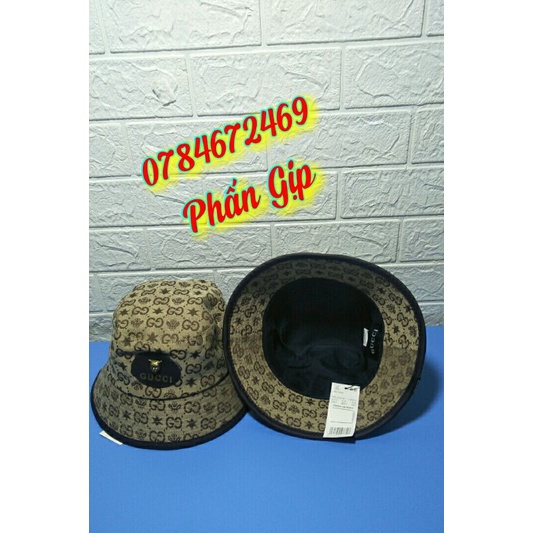 nón (mũ) BUCKET có in chữ GUCCI và nhãn hiệu đầu (CỌP) màu vàng rộng vành hợp thời trang dùng được cho nam và nữ