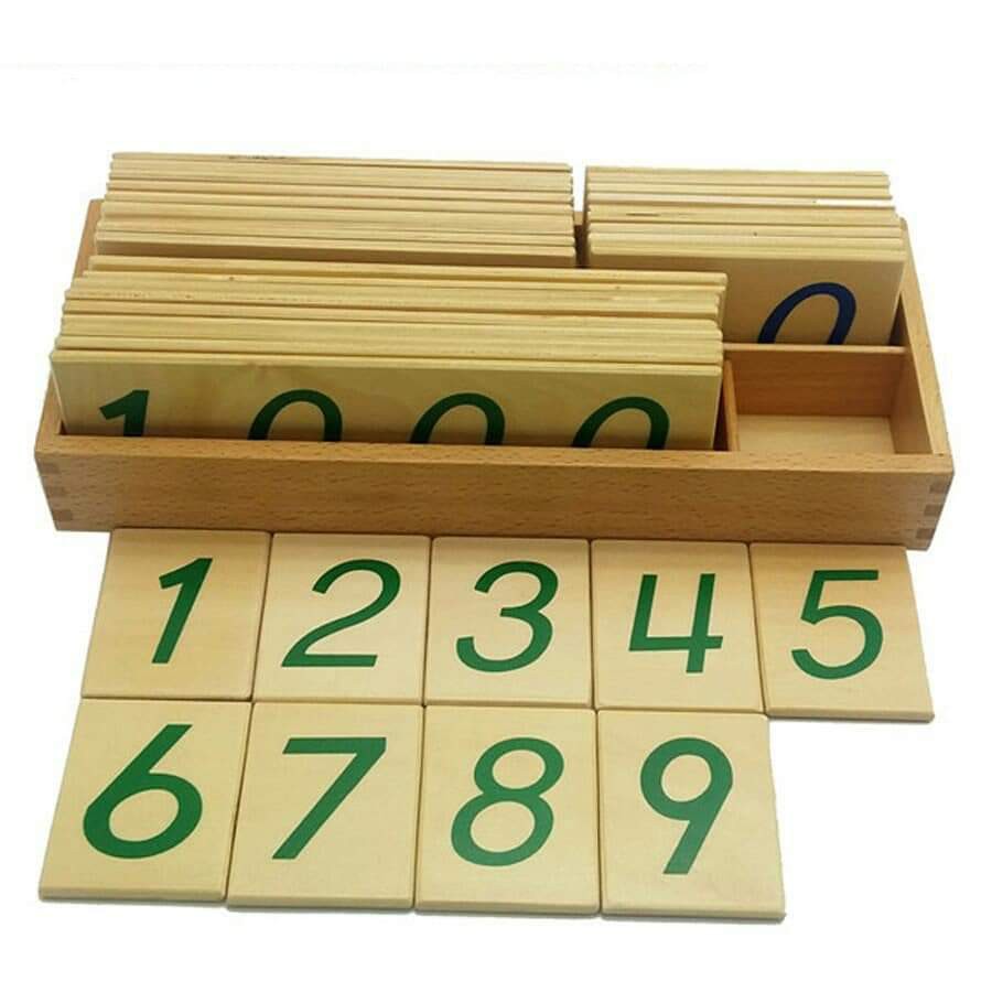 Giáo cụ Montessori - Bộ thẻ số gỗ từ 1- 9000 hỗ trợ học toán LOẠI TO