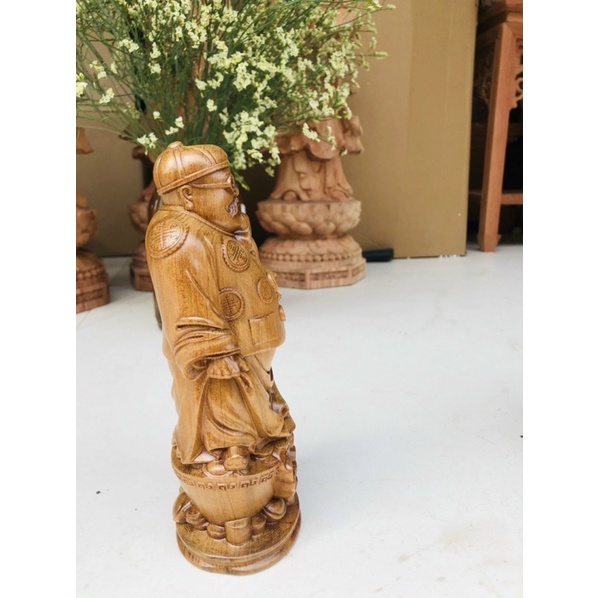 Tượng quản gia bằng gỗ bách cao 30 cm