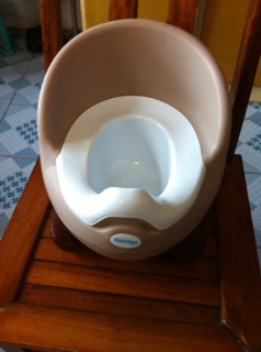 Bô vệ sinh cho bé