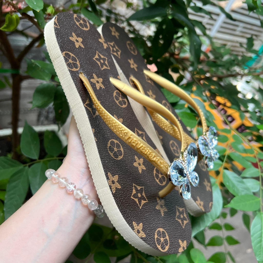 Dép kẹp xốp cao su ép xỏ ngón, tông Thái Havaianas họa tiết LV đính charm đá - Lululola