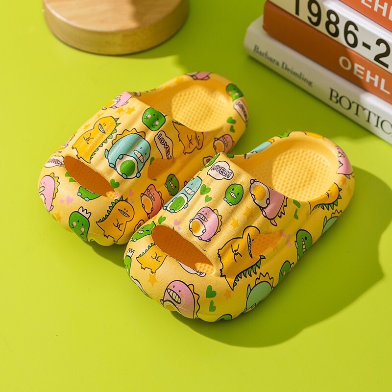 Dép lê quai ngang bánh mì trẻ em hoạ tiết khủng long bít mũi bảo vệ bàn chân bé mã DLC4