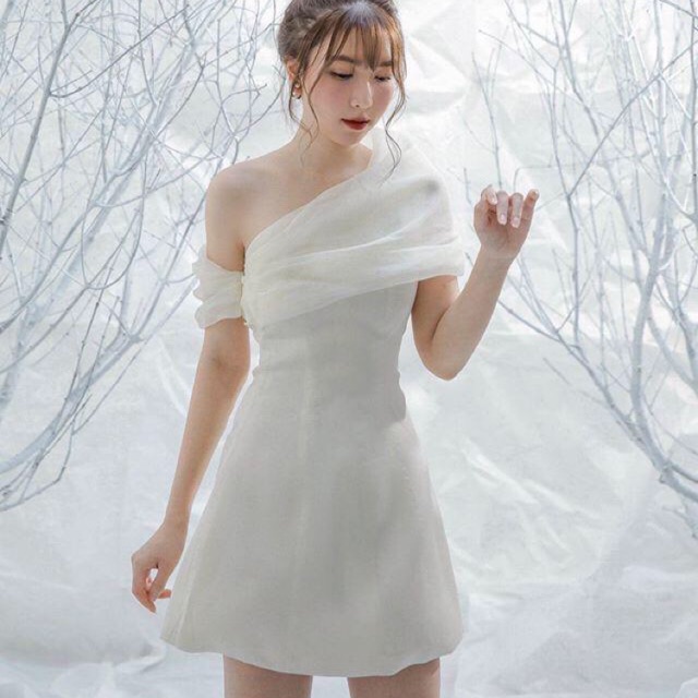 Váy Trắng Hở Vai một bên