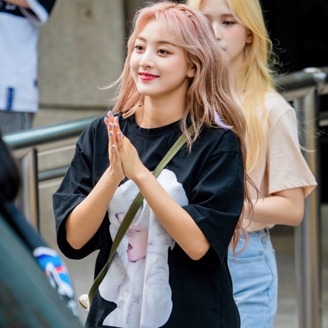 Áo Thun ADLV In Hình Bé Tuyết  - Ảnh Chụp Tại Shop