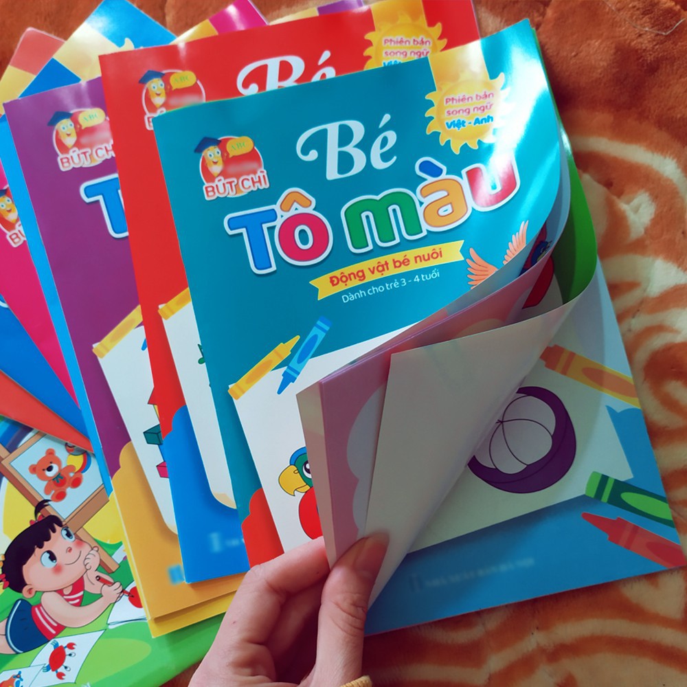Bộ tập tô cho bé: Hộp 12 sáp màu và Set 8 tập tô màu cho bé 3-4 tuổi