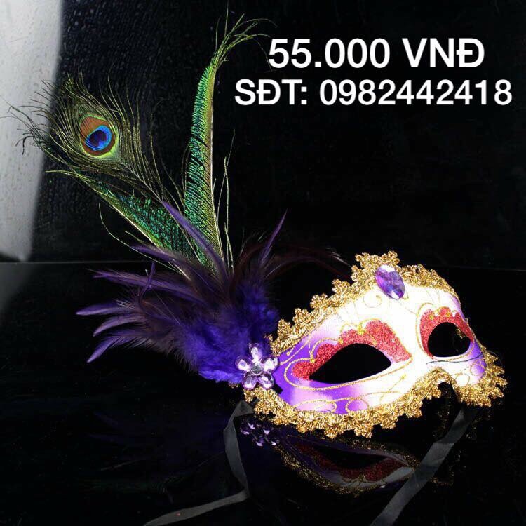 Mặt nạ nửa mặt có lông vũ và hoa