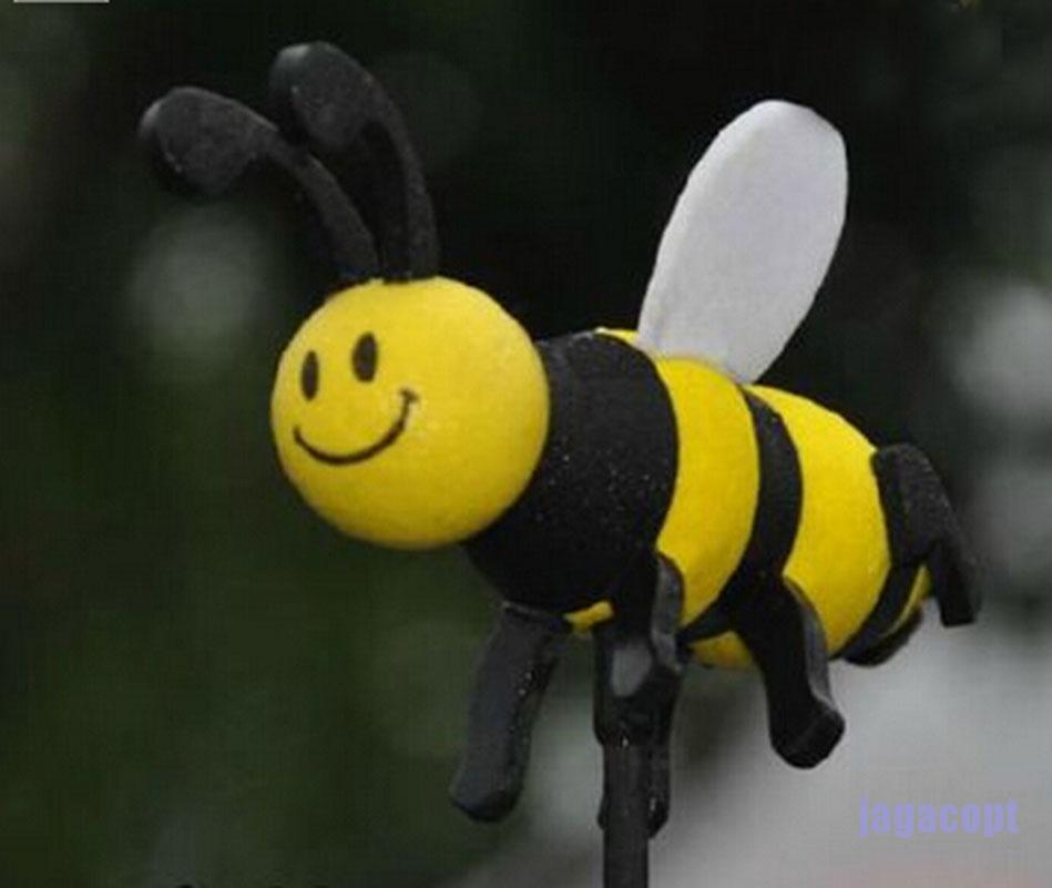 Mô hình chú ong đang yêu dùng để gắn đầu ăng ten xe ô tô