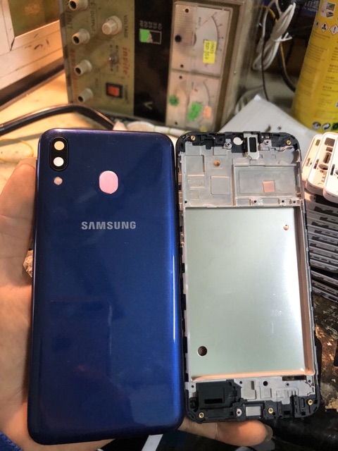 Vỏ điện thoại samsung m20