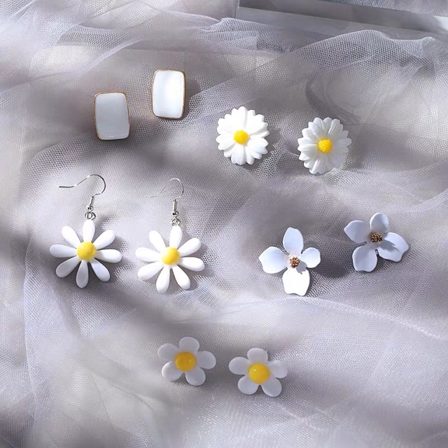 Set bông tai cho các cô gái