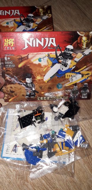 Lắp ráp 1 hộp LegoNinja 31143 có nhiều chi tiết bằng nhựa ABS