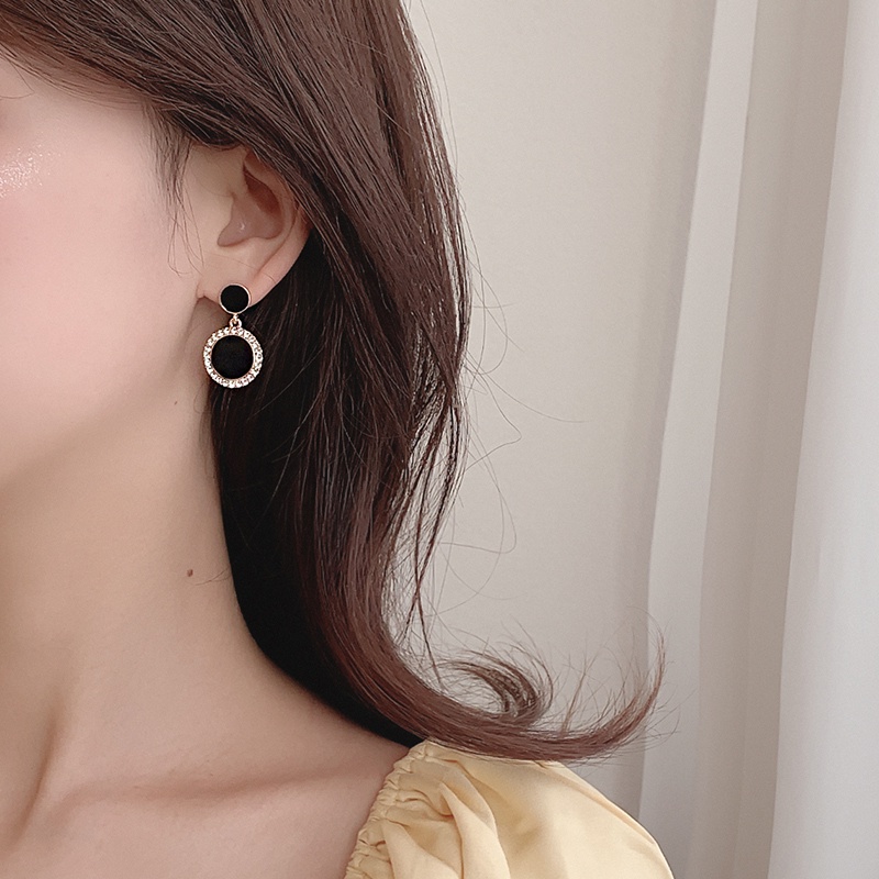 Khuyên Tai Kim Loại Đính Hạt Ngọc Trai Đen Phong Cách Hàn Quốc