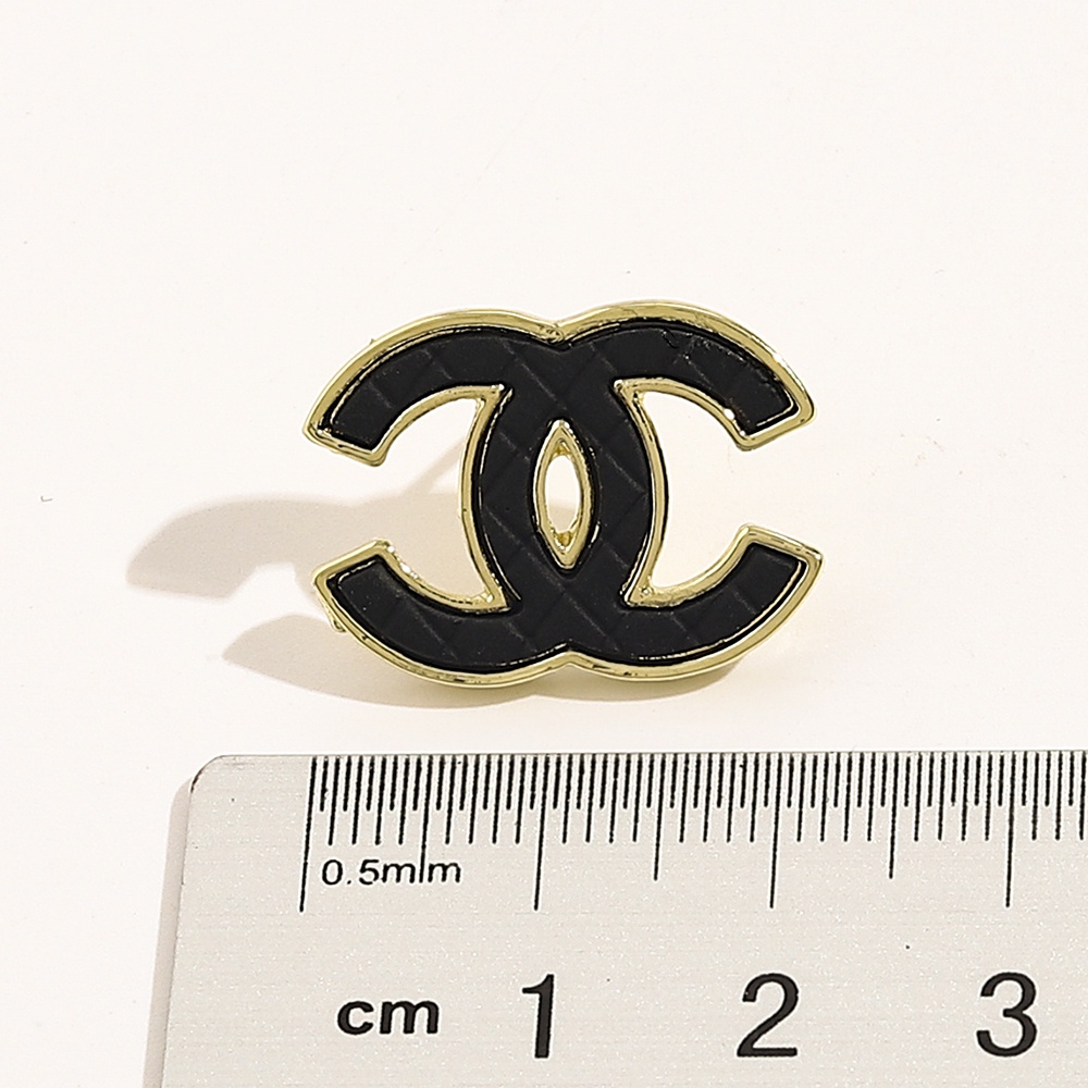 Khuyên Tai Dạng Tròn Bằng Thép Titan In Logo Thời Trang Dành Cho Nữ